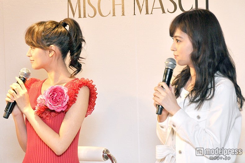 （左から）山本美月、久慈暁子