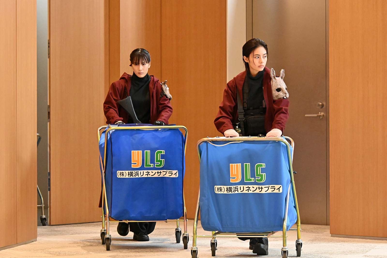 山本千尋、安斉星来「新空港占拠」最終話より（C）日本テレビ