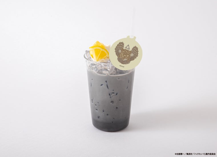 梟谷学園高校　黒ゴマミルク　税込990円（C）古舘春一／集英社・「ハイキュー！！」製作委員会