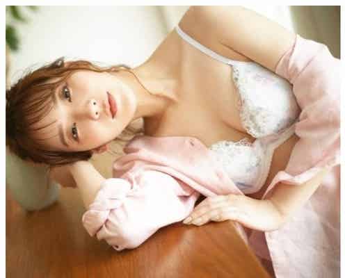 ファーストサマーウイカ、色っぽいランジェリー姿が美しすぎる 生駒里奈も反応