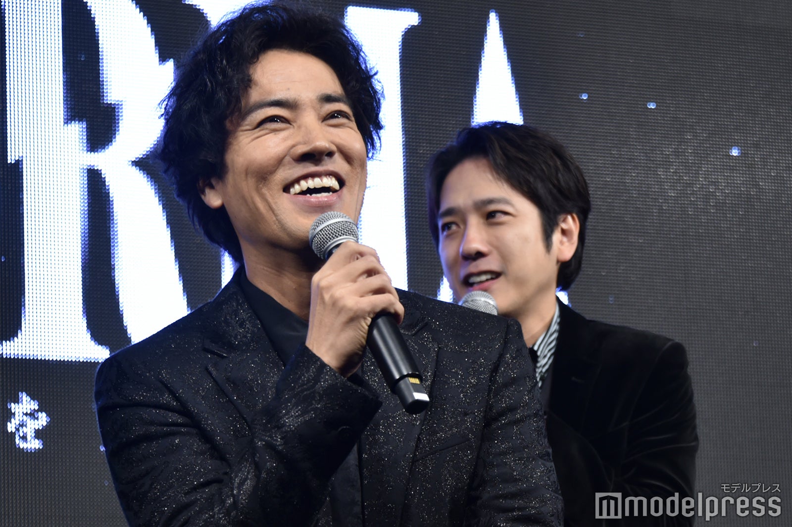 桐谷健太、二宮和也（C）モデルプレス