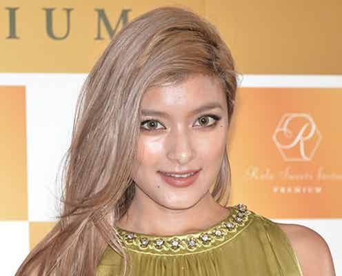中居正広、ローラに“あ~ん”され赤面「フリを間違えました」