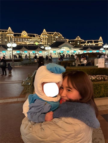 大場美奈、愛息子がディズニーデビュー！ 初アトラクションの反応は「めちゃくちゃ真顔でした」