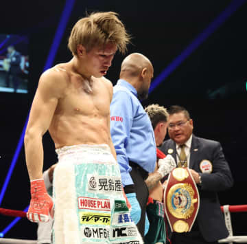 4回TKO負けの桑原拓、右眼窩底骨折の疑いで病院へ「二重に見えてパニックに」王者オラスクアガの強打で初回負傷 2度目世界挑戦も王座奪取ならず「今は何も考えられない」