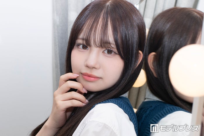 「今日好き」天宮芽唯、座った姿でスラリ美脚披露「膝上も膝下も長すぎ」「スタイル良い」の声