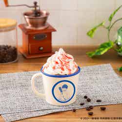 【乙骨憂太】純愛ウインナーアイスコーヒー税込1,090円(C)2021「劇場版 呪術廻戦0」製作委員会 (C)芥見下々/集英社