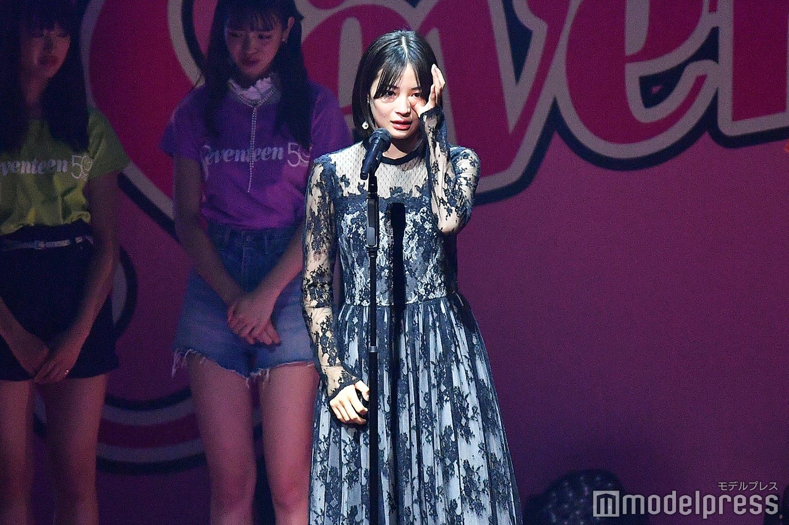 広瀬すず 涙の卒業式 新田真剣佑が駆けつける 姉 広瀬アリスからの手紙も Seventeen 夏の学園祭18 モデルプレス 広瀬すず 涙の卒業式 新田真剣佑が駆けつける 姉 広瀬アリスからの手紙も Seventeen 夏の学園祭18 モデルプレス