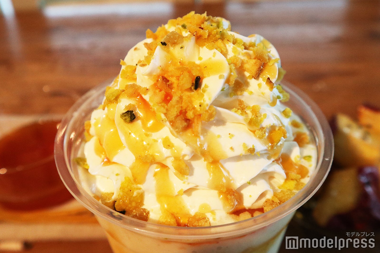 クリームの上には「ミックストッピング」がたっぷり（C）モデルプレス