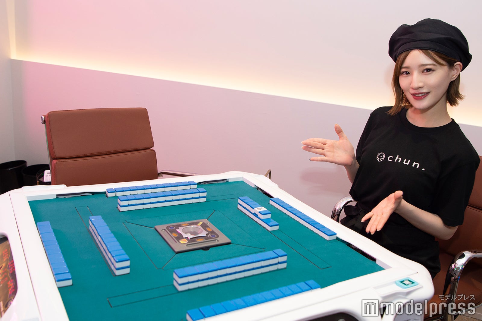 最新麻雀卓（AMOS REXXⅢ）を導入 （C）モデルプレス