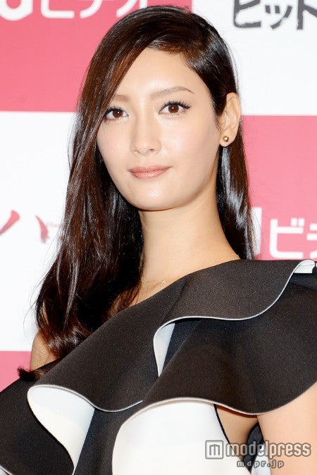 菜々緒、新妻役に違和感