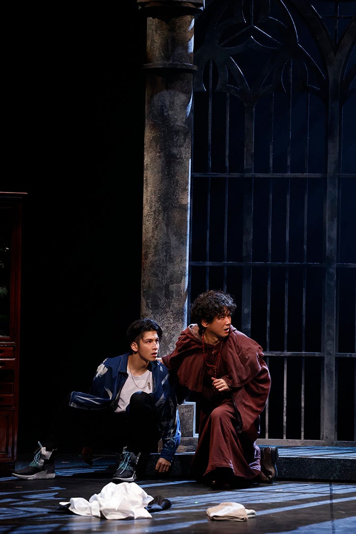 長谷川慎、山崎樹範/舞台「ロミオ&ジュリエット」ゲネプロより(C)ロミオ&ジュリエット製作委員会