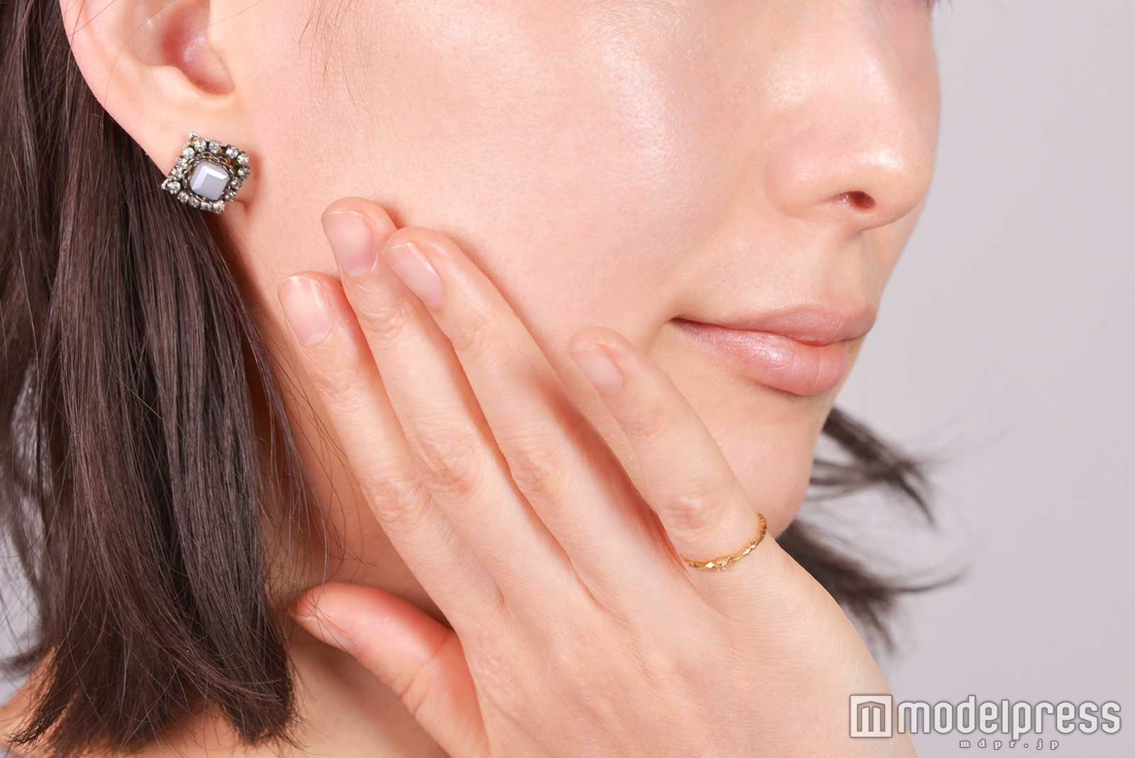 うるおいを閉じ込めた肌に（C）モデルプレス