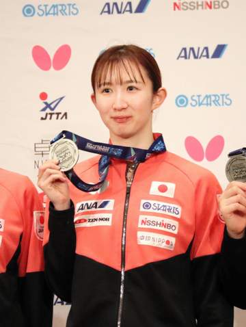 卓球日本代表が世界選手権から帰国 女子エース早田「心の底から悔しい」 決勝で中国に敗れ銀メダル