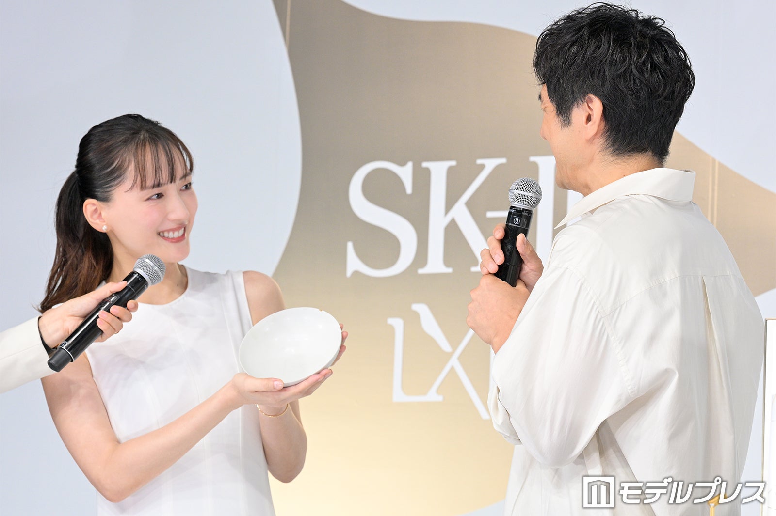 綾瀬はるか、西島秀俊（C）モデルプレス