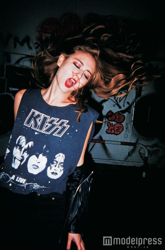 エリーローズ フォトアートスタイルブック「ELLI-ROSE」より(画像提供:所属事務所)