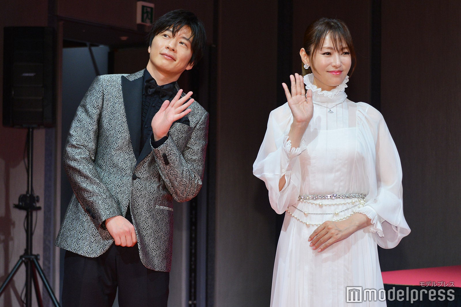 深田恭子を無事エスコートし終えた田中圭（C）モデルプレス