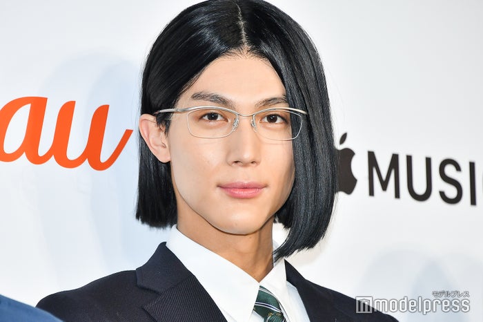 中川大志 強烈キャラ 細杉くん 姿で登場 代表作と思ってます 華麗なドラムパフォーマンス モデルプレス 中川大志 強烈キャラ 細杉くん 姿で登場 代表作と思ってます 華麗なドラムパフォーマンス モデルプレス
