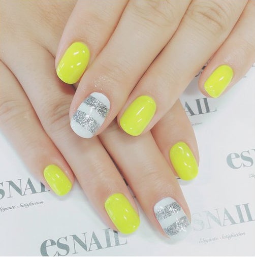 ネオンカラーでフレッシュな印象に（画像提供：esNAIL）