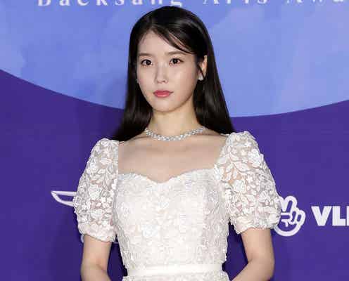 IU、久々黒髪ロングヘアに変身「神々しい」「無敵」とファン興奮