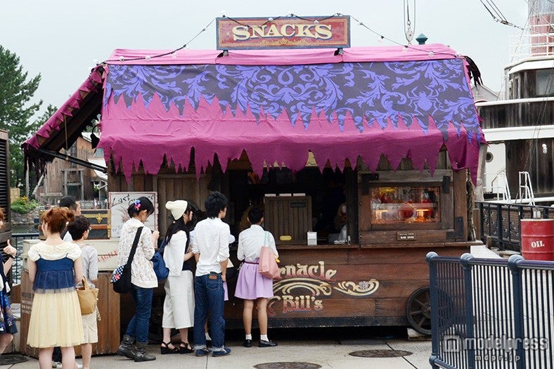 ビアカクテルを販売する「バーナクル・ビルズ」