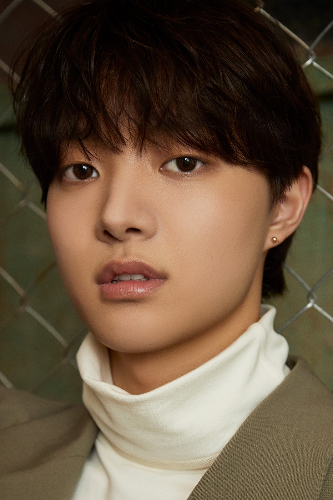 EJ （C）HYBE LABELS JAPAN