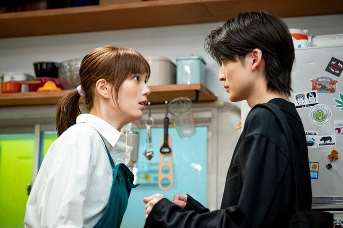 本田翼、高橋文哉「君の花になる」第1話より(C)TBS