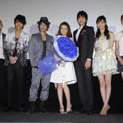 左から:新城毅彦監督、賀来賢人、五十嵐隼士、北川景子、向井理、大政絢、加藤夏希