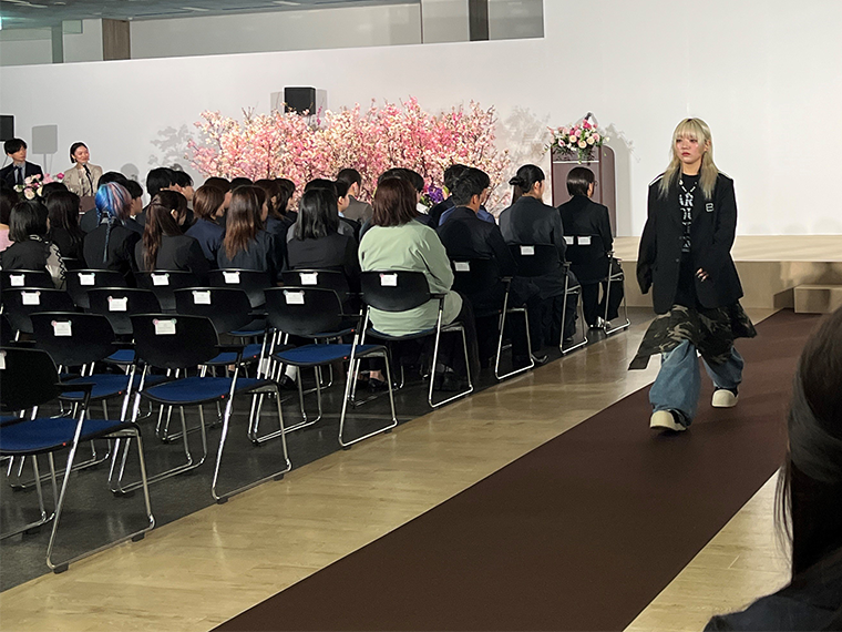 オンワードグループが26年度入社式 「次の100年を築いて」