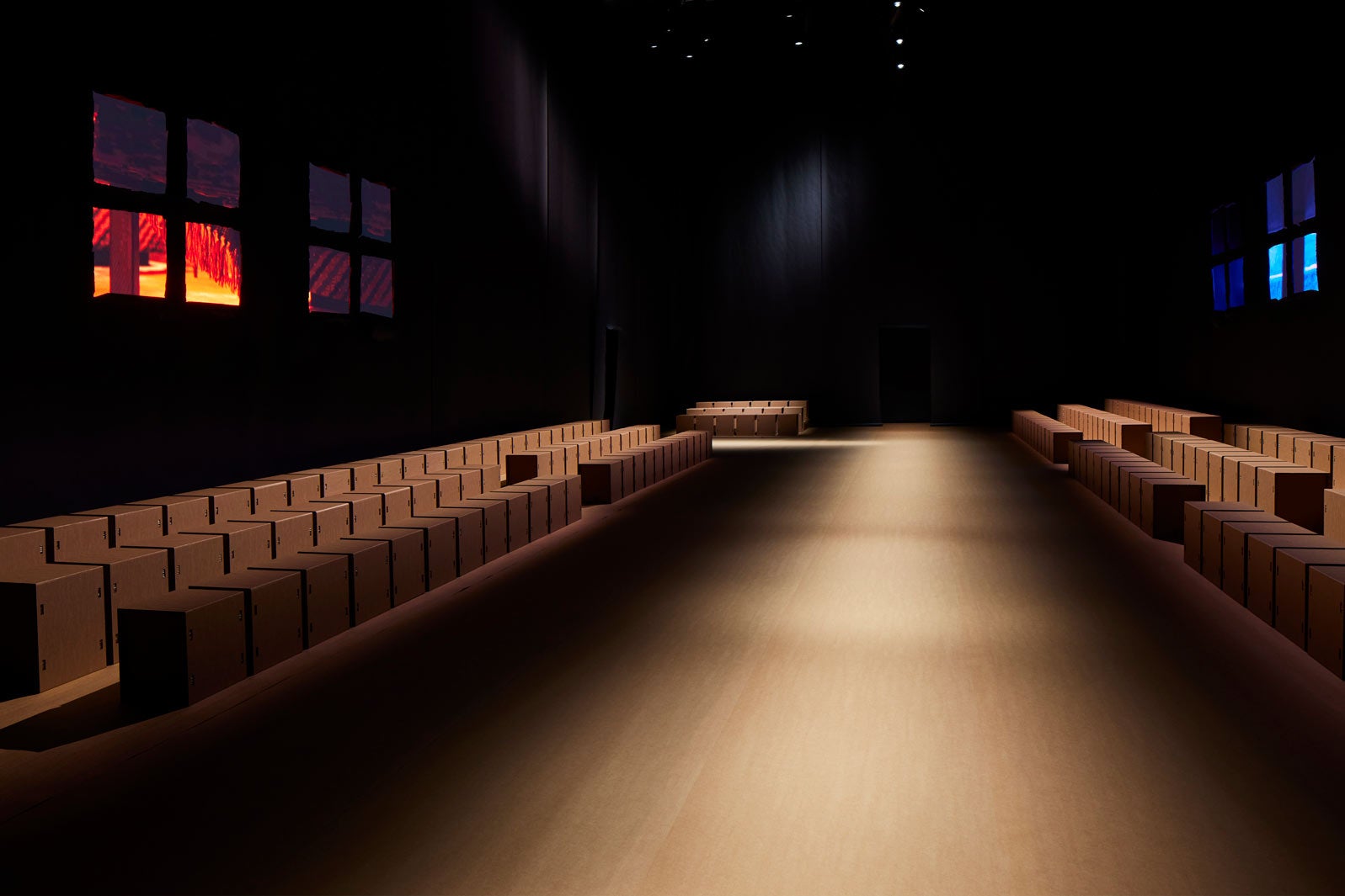 「TOUCH OF CRUDE」ショースペース（提供写真）