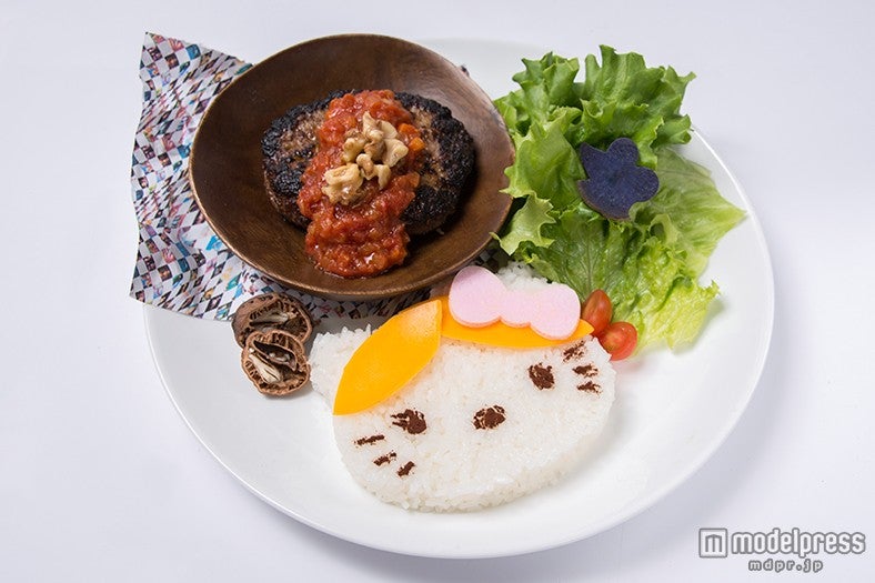 トマトソースたっぷりの本格ハンバーグ「ハローキティのくるみハンバーグプレート～クララバージョン～」￥1，380