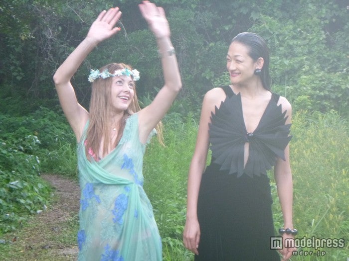 土屋アンナ、冨永愛（C）テレビ朝日