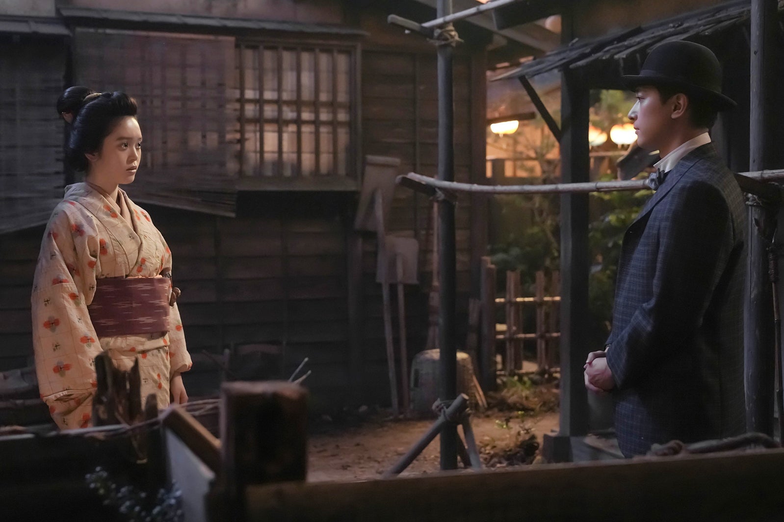 髙石あかり、吉沢亮（C）NHK