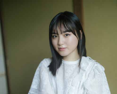 STU48清水紗良、色白美脚披露 真っ直ぐな瞳にも釘付け