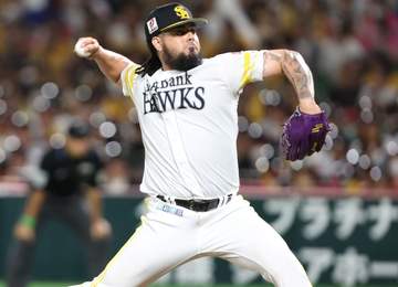 ソフトバンク・オスナが危険球退場 154キロ直球が日本ハム・野村のヘルメットのつばかすめる 押し出しで勝ち越し点献上 球場騒然