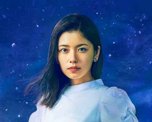 小芝風花、清原果耶を支えるアシスタント役で初共演「霊媒探偵・城塚翡翠」出演決定