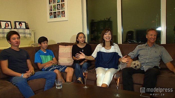 ジェームズさん&倉沢淳美さん一家/画像提供:毎日放送