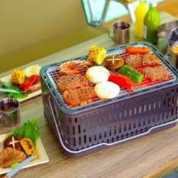 約90%も煙をカットした七輪!肉も魚もふっくら焼き上がり、机やレジャーシートの上にも安全に置ける