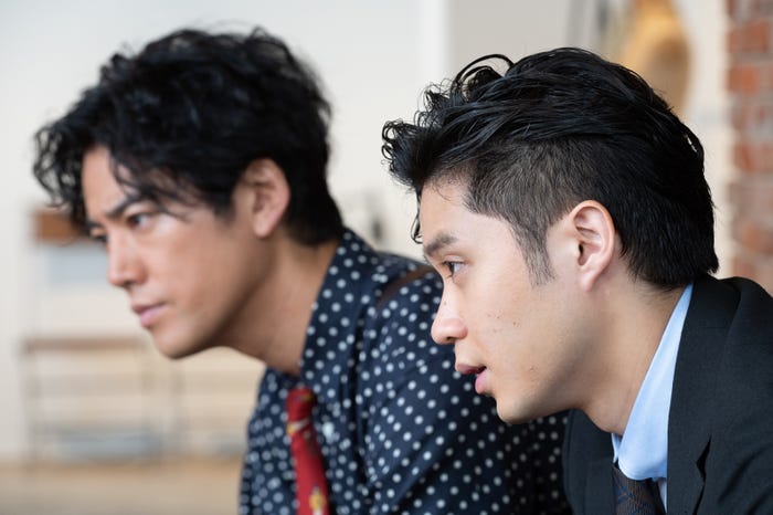 桐谷健太、磯村勇斗「ケイジとケンジ、時々ハンジ。」最終話より(C)テレビ朝日