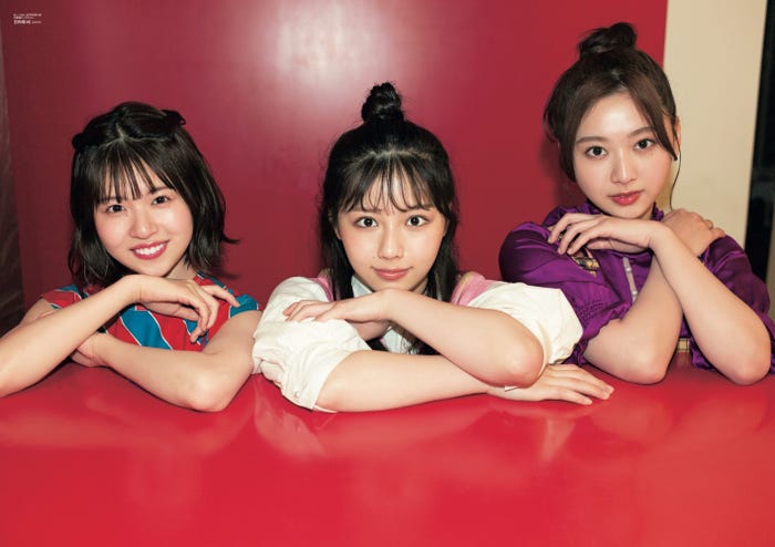 「B.L.T.2021年8月号」別冊付録:松田好花、渡邉美穂、富田鈴花(日向坂46)両面超ビッグポスター<裏>(提供写真)