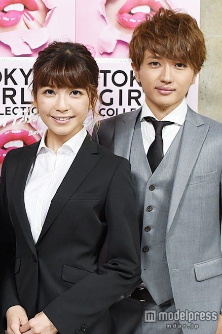 (左より)宇野実彩子、西島隆弘