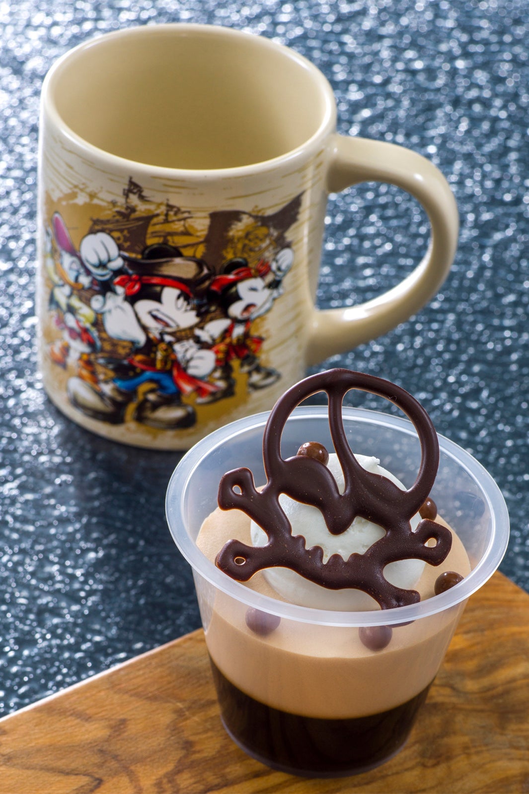 キャラメルチョコムース＆コーヒーゼリー、スーベニアカップ付き（￥780） （C）Disney
