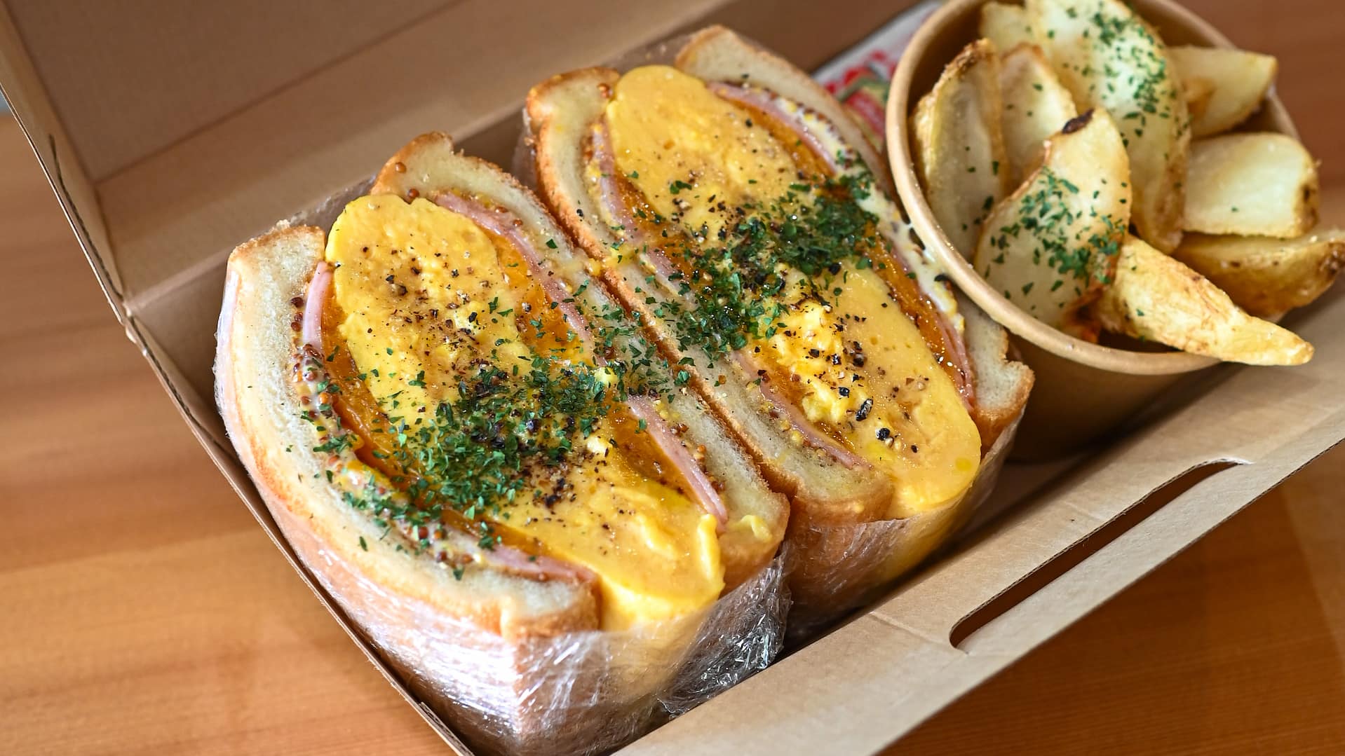 【京都・嵐山】大迫力の断面がたまらん♡ 嵐山の中心地に「チャームサイドサンドイッチ」が登場！