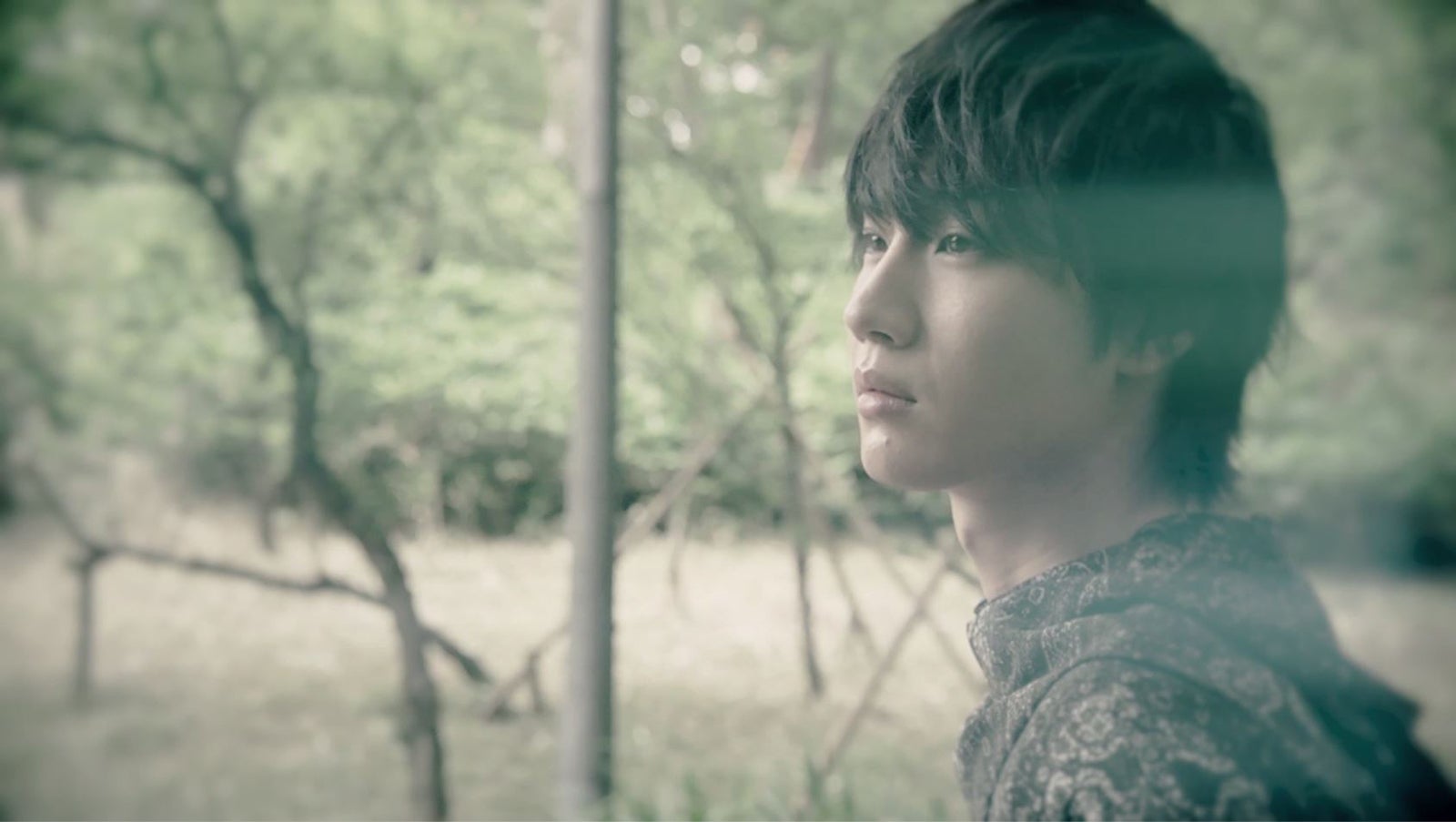 桜田通／MAGIC OF LiFE「アオイシグナル」MVより