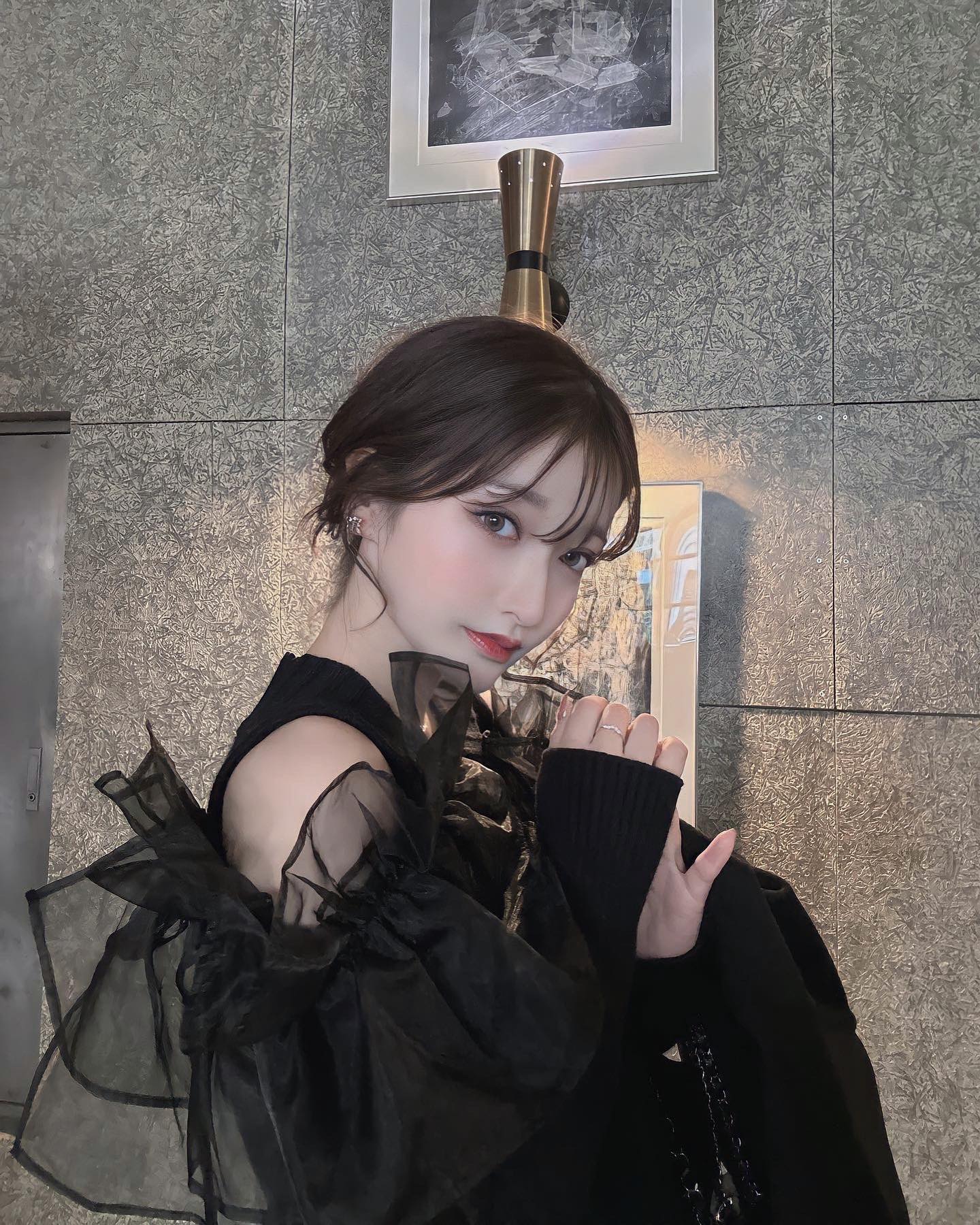 美人YouTuber・Rちゃん、鼻整形&胸のサイズダウンを告白「巨乳の自分に飽きた」