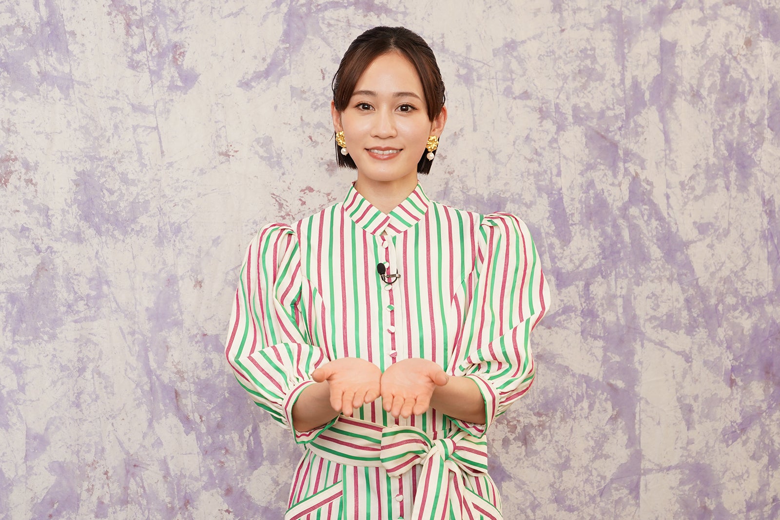 Amazon.co.jp: 前田敦子 一日警察署長 写真5枚セット : おもちゃ