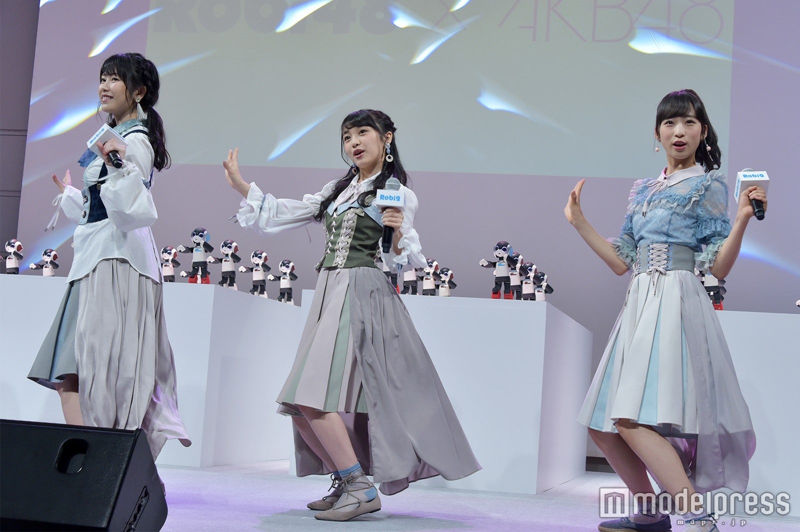 横山由依、向井地美音、小栗有以 （C）モデルプレス