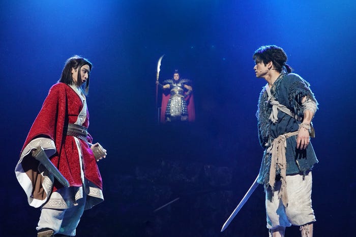 小関裕太、三浦宏規/舞台「キングダム」ゲネプロより(提供写真)