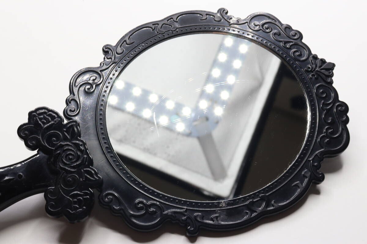 ダイソーのガラス＆家電用クリーナーは拭くだけでピカピカになる