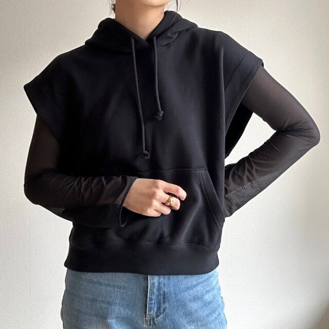 ユニクロ　スウェットノースリーブパーカー　BLACK　着用