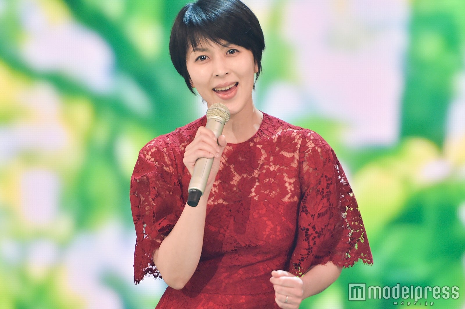 松たか子 葵わかな 高橋一生見守る中 わろてんか 主題歌披露 紅白本番 モデルプレス 松たか子 葵わかな 高橋一生見守る中 わろてんか 主題歌披露 紅白本番 モデルプレス